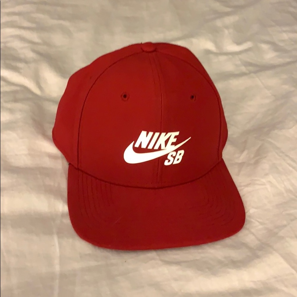 Red Nike SB hat
